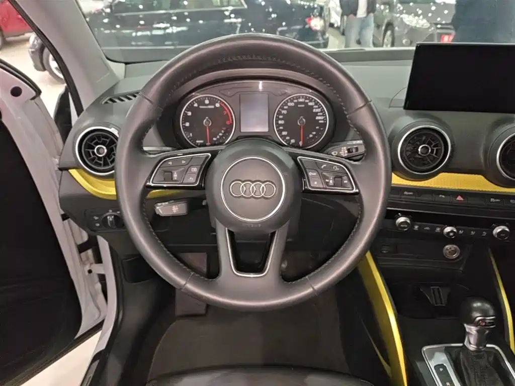 Audi Q2L 2019 — фото 11