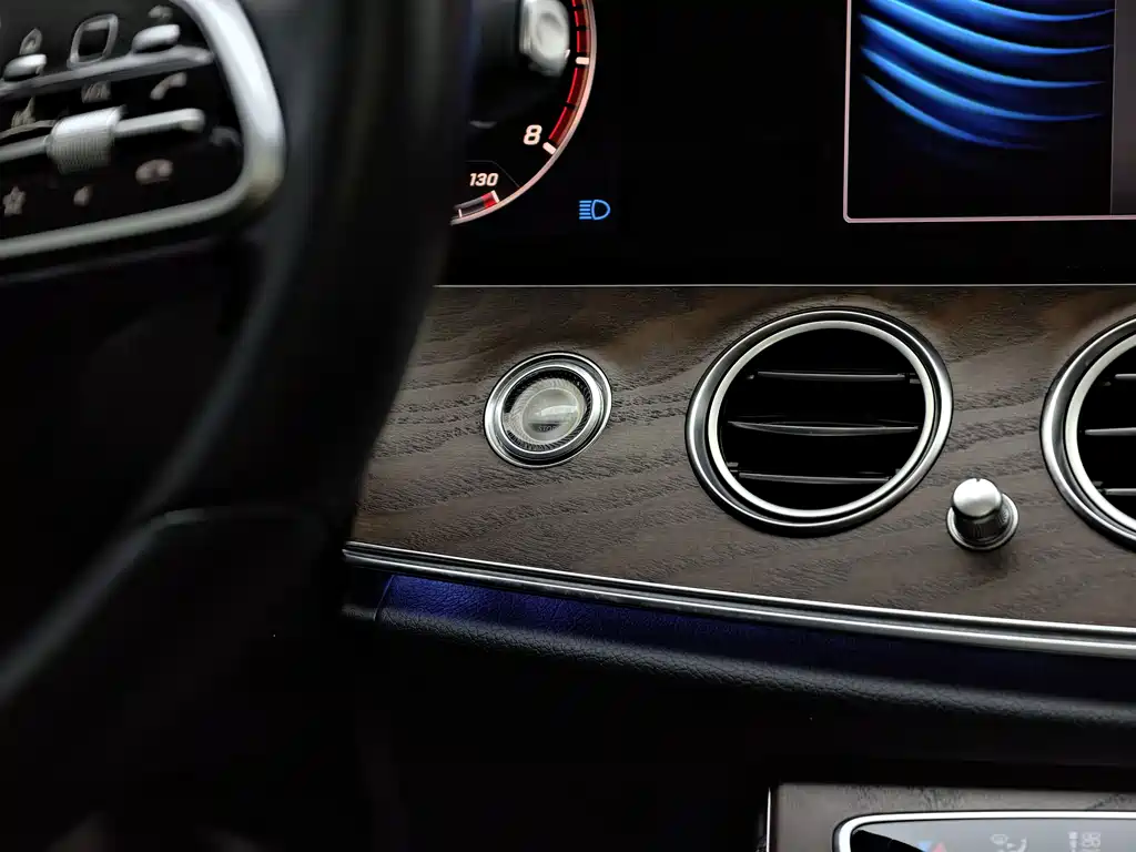 Mercedes-Benz E-Class 2019 — фото 30