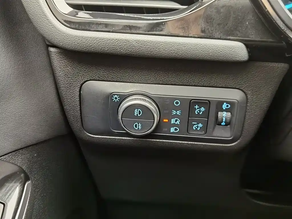 Ford Escape 2022 — фото 21