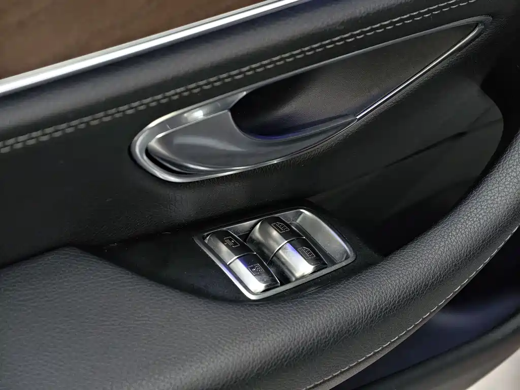 Mercedes-Benz E-Class 2019 — фото 36