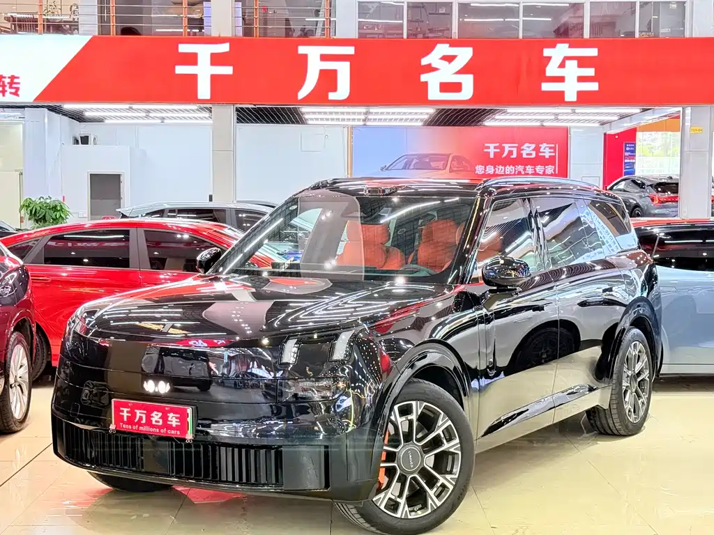 Lynk & Co 900 2025