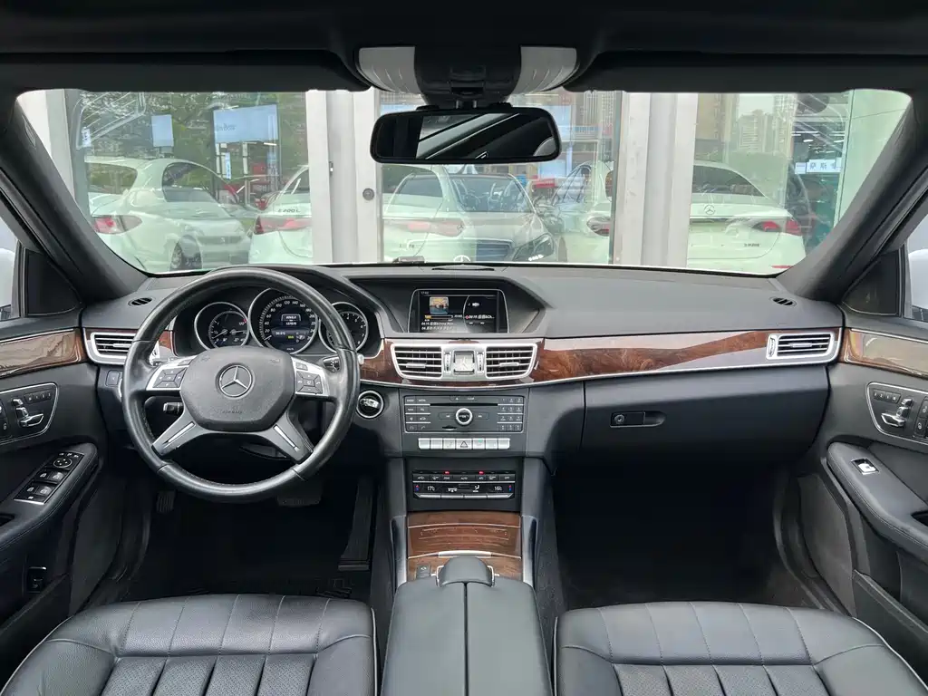 Mercedes-Benz E-Class 2015 — фото 21