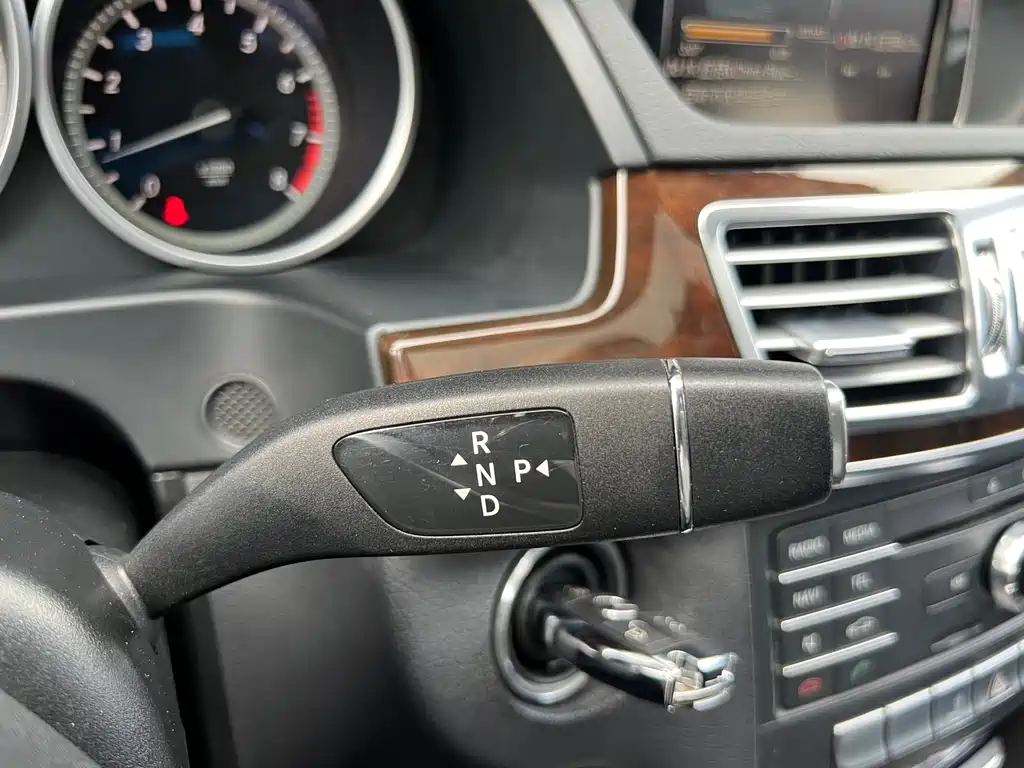Mercedes-Benz E-Class 2015 — фото 32
