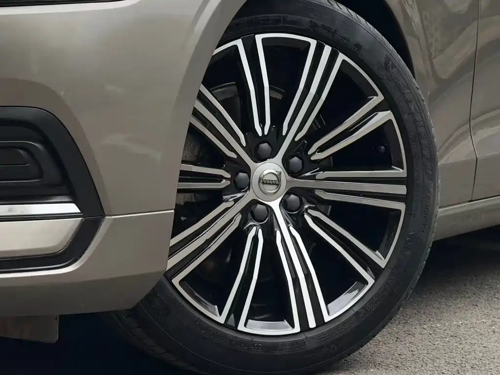 Volvo S60 2022 — фото 17