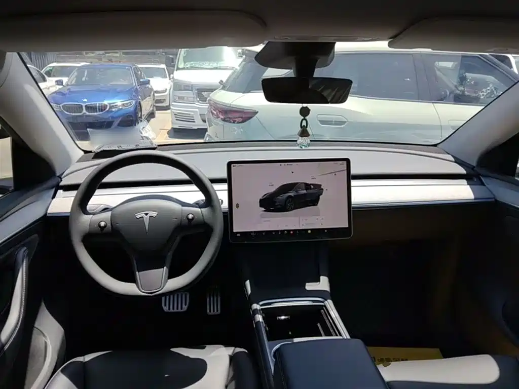 Tesla Model Y 2024 — фото 10