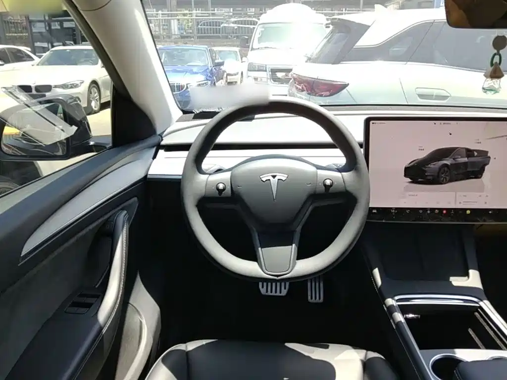 Tesla Model Y 2024 — фото 11