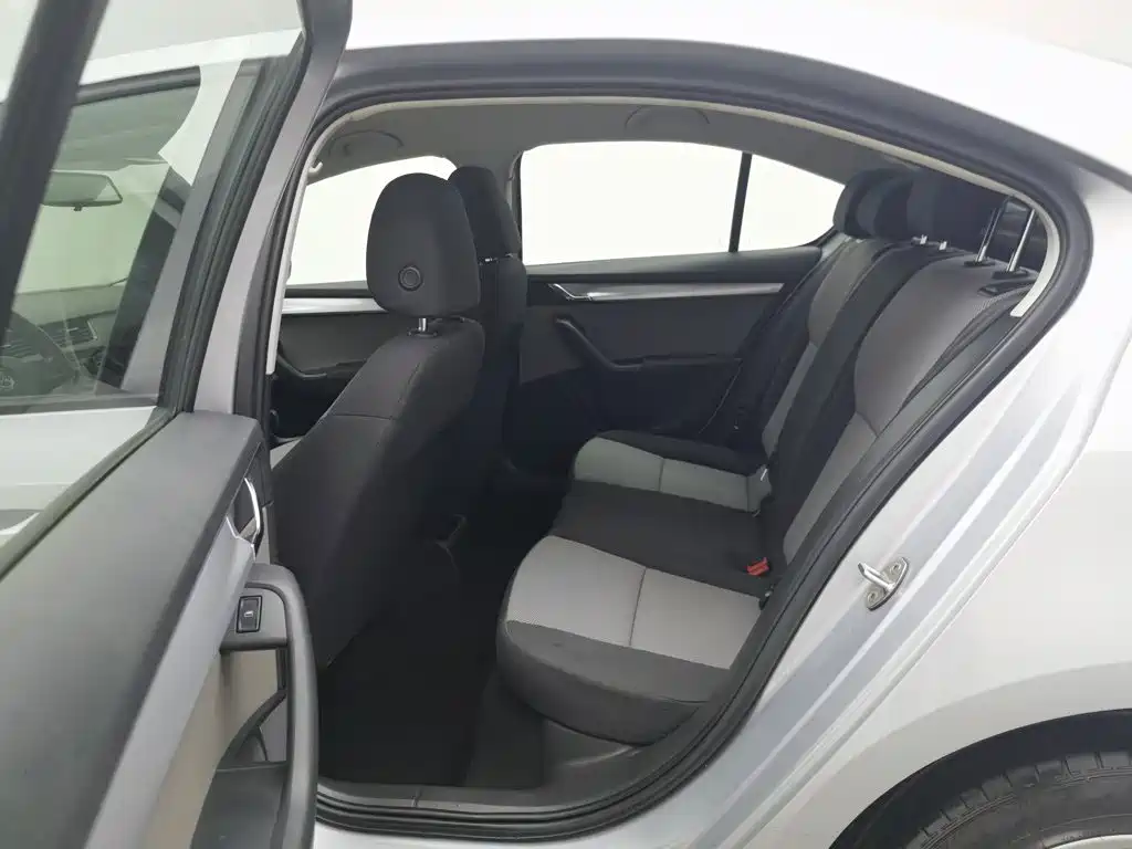 Skoda Octavia 2014 — фото 15