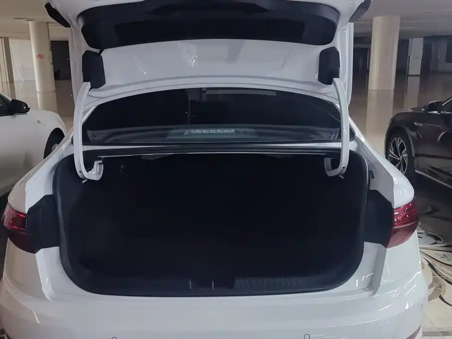 Volkswagen Sagitar 2022
