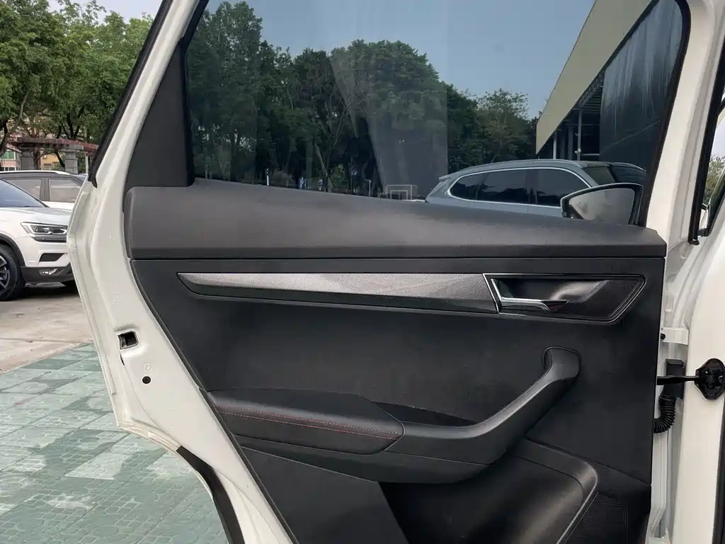 Skoda Karoq 2023 — фото 17