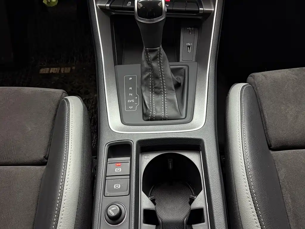 Audi Q3 2021 — фото 16