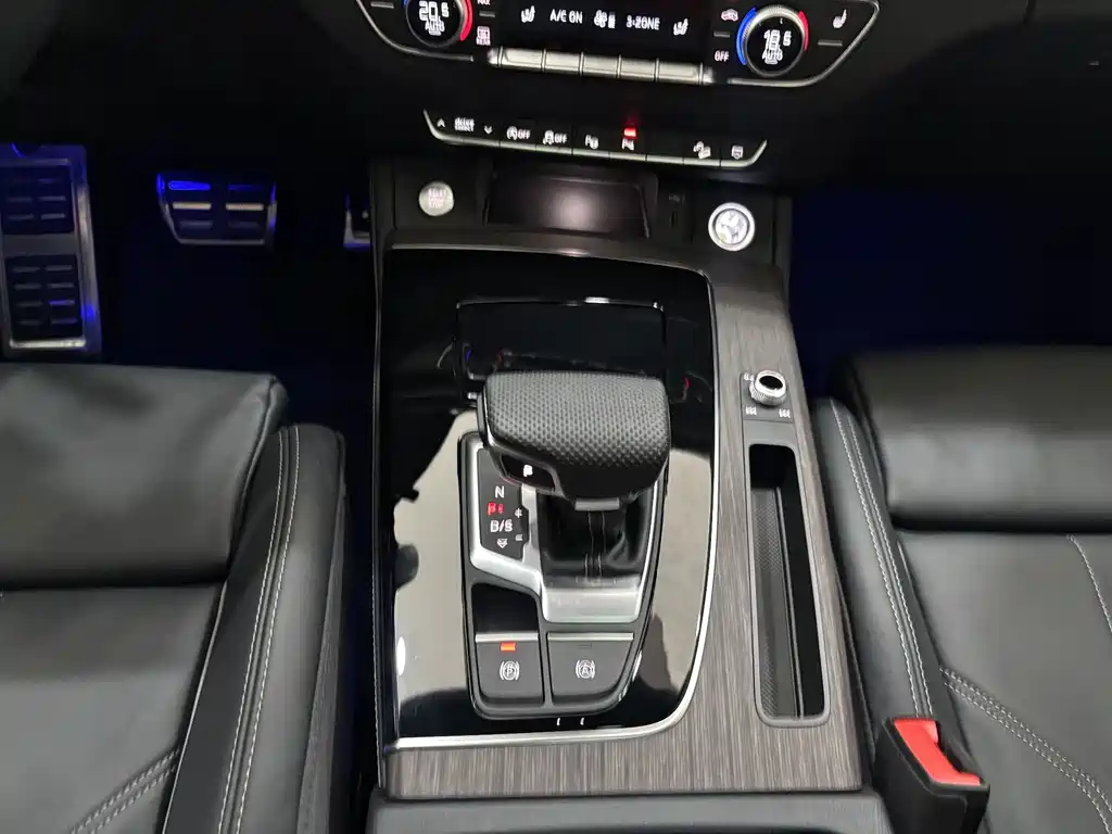 Audi Q5L 2025 — фото 20