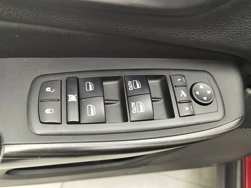 Jeep Cherokee 2015 — фото 9
