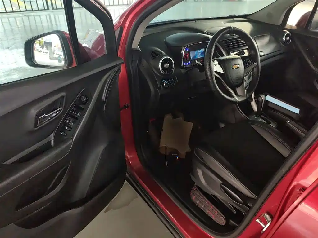 Chevrolet Trax 2015 — фото 12