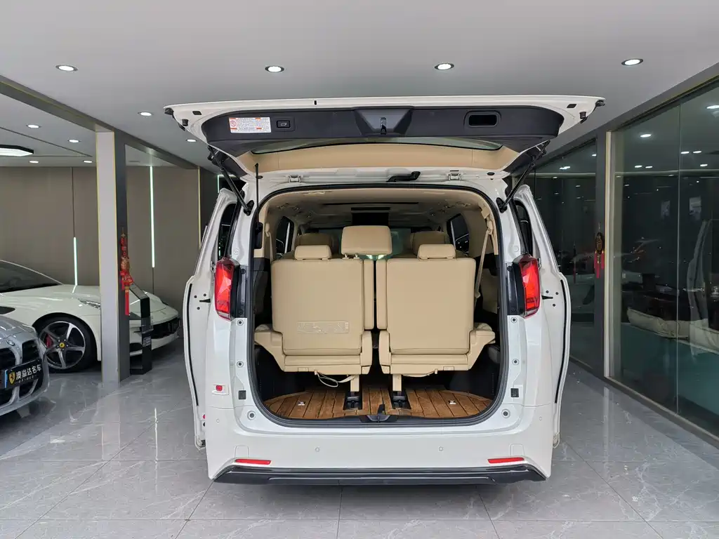 Toyota Alphard 2021 — фото 13