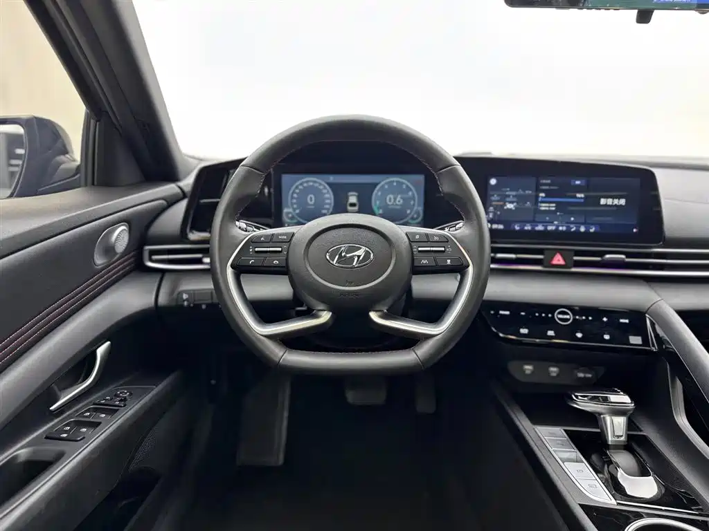 Hyundai Elantra 2022 — фото 10