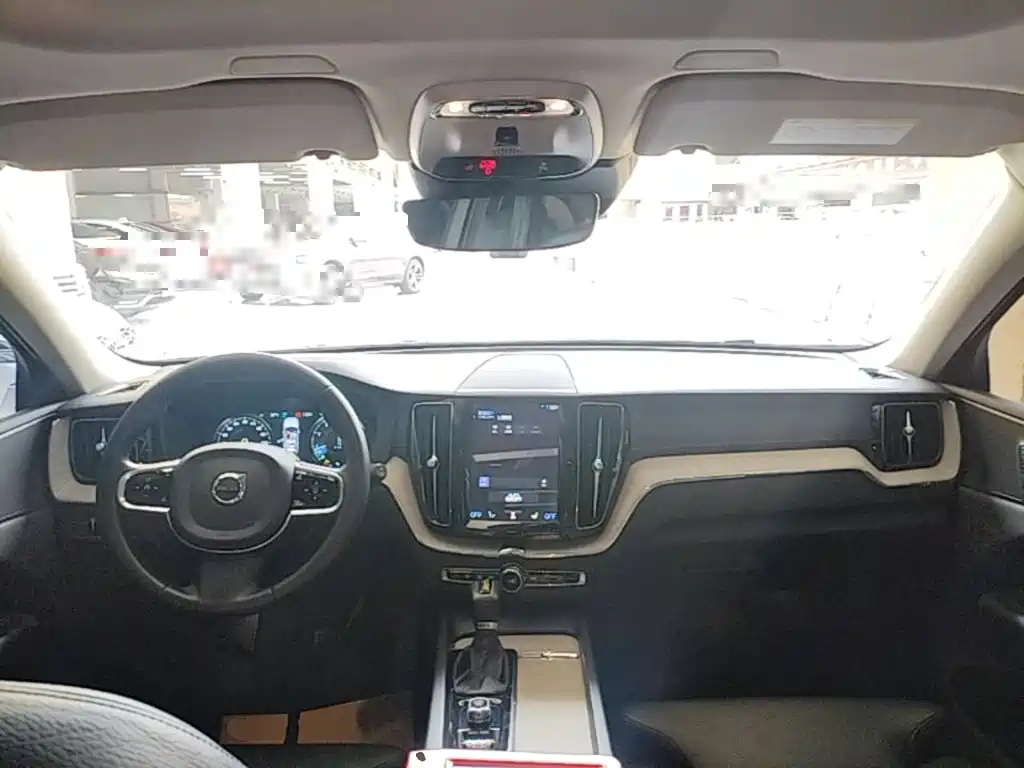 Volvo XC60 2019 — фото 10