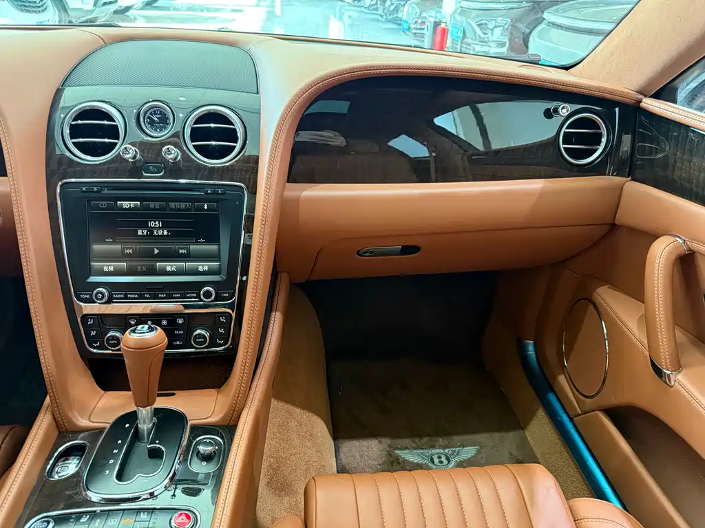 Bentley Flying Spur 2019 — фото 10