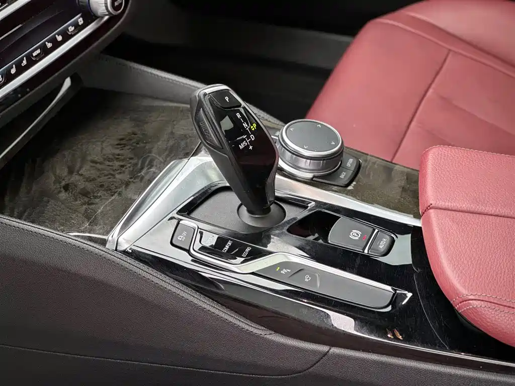 BMW 5 Series 2020 — фото 12