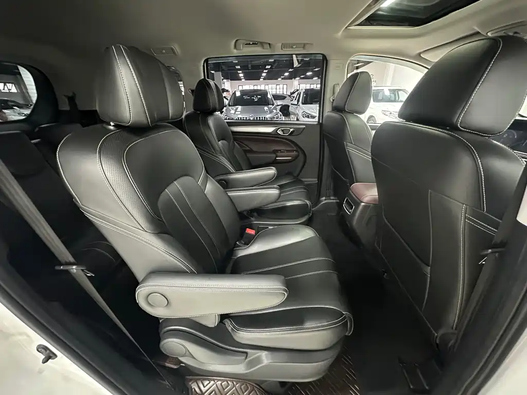 GAC Motor Trumpchi M6 2022 — фото 12