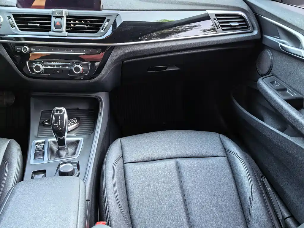 BMW 1 Series 2020 — фото 10