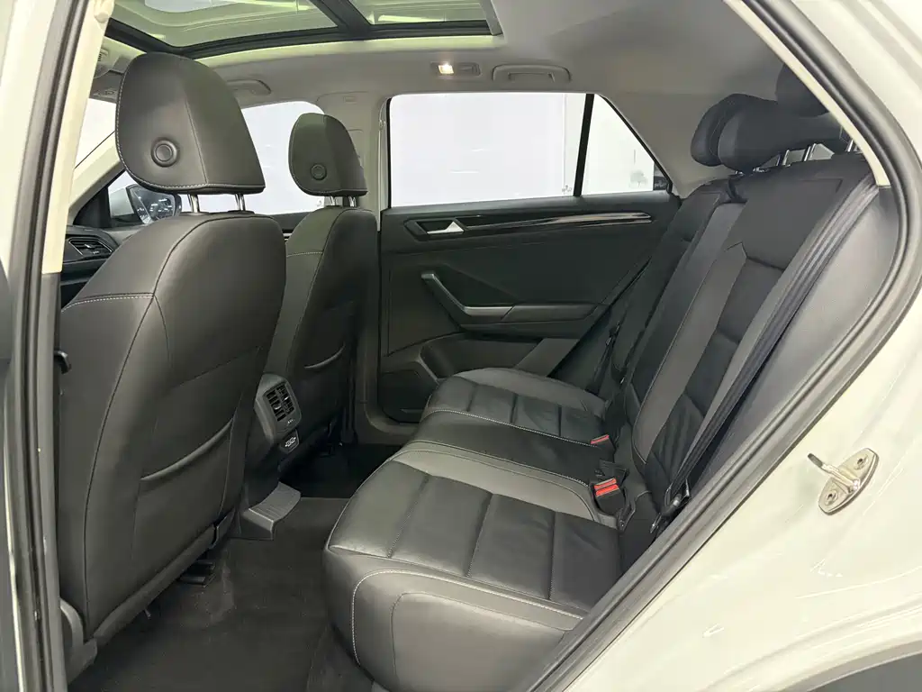 Volkswagen T-Roc 2022 — фото 15