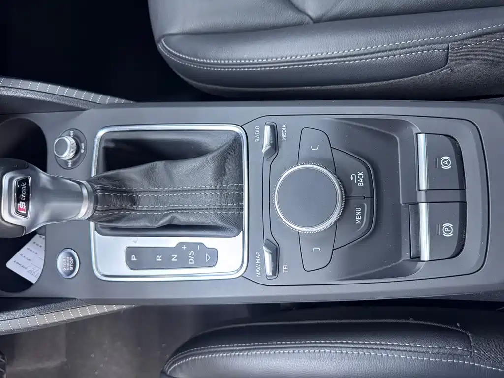 Audi Q2L 2023 — фото 22