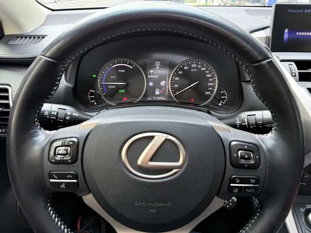 Lexus NX 2017 — фото 25