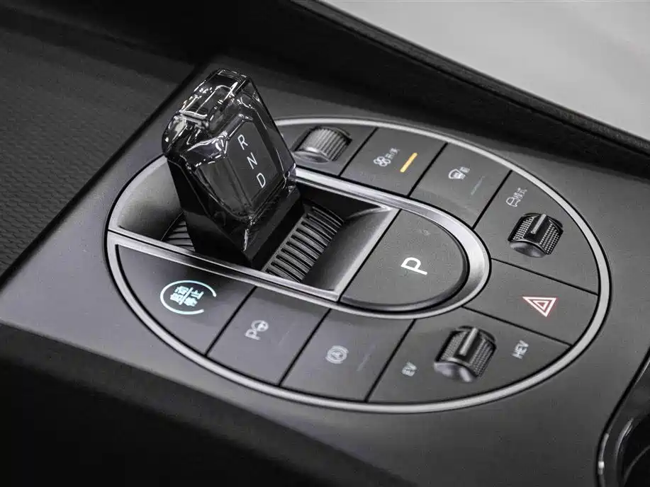 BYD Seal 05 DM-i 2025 — фото 23