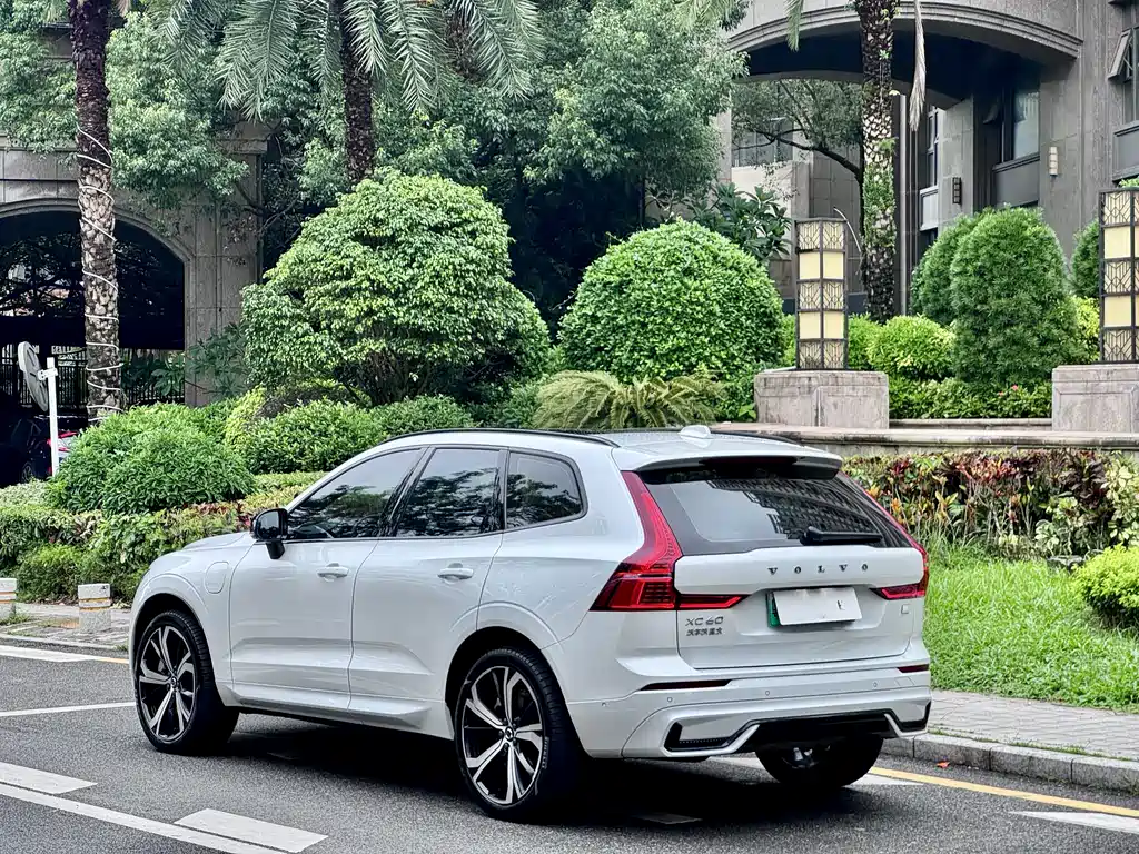 Volvo XC60 PHEV 2022 — фото 14
