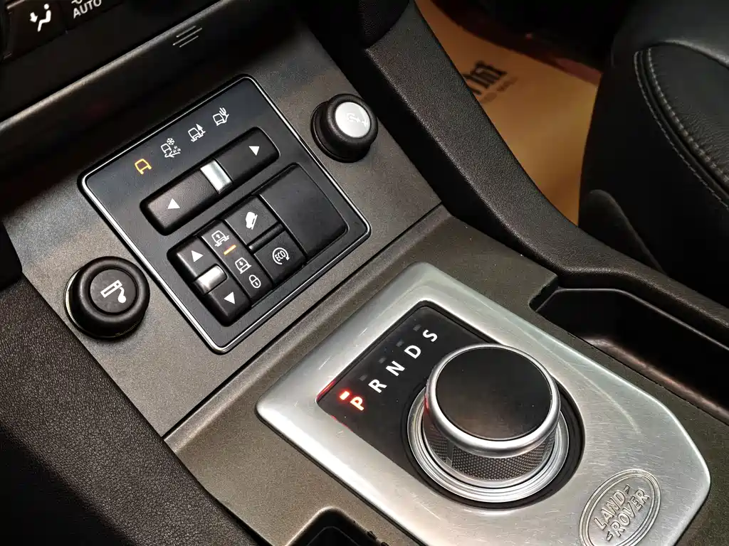 Land Rover Discovery 2015 — фото 16