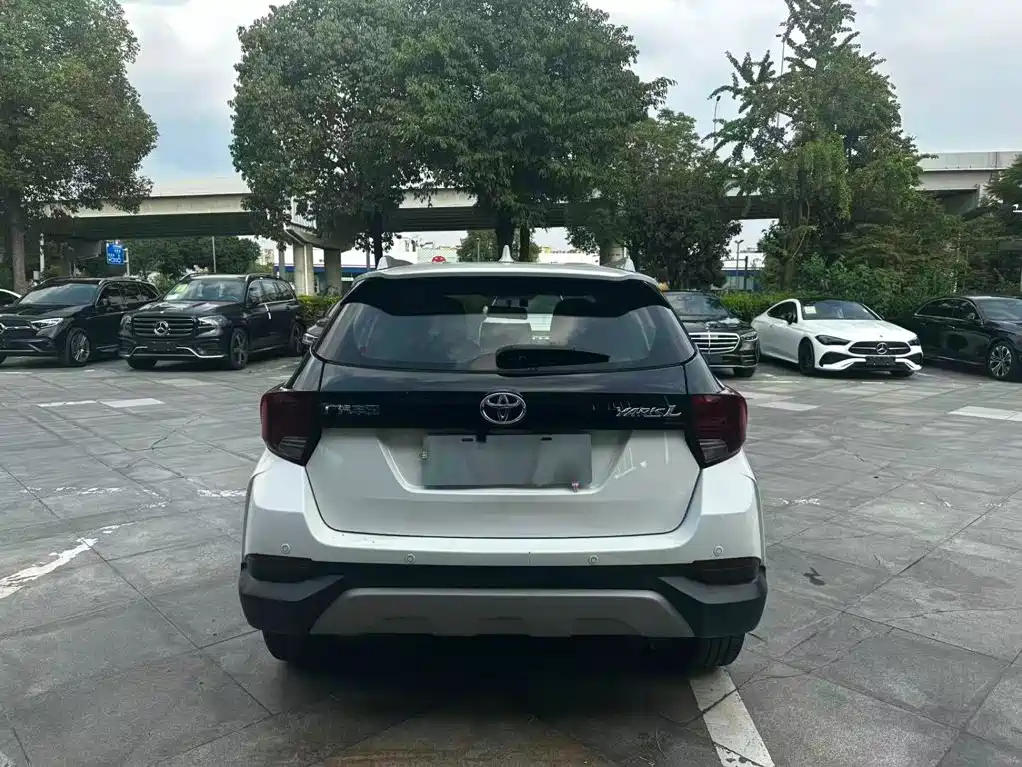 Toyota Yaris L 2021