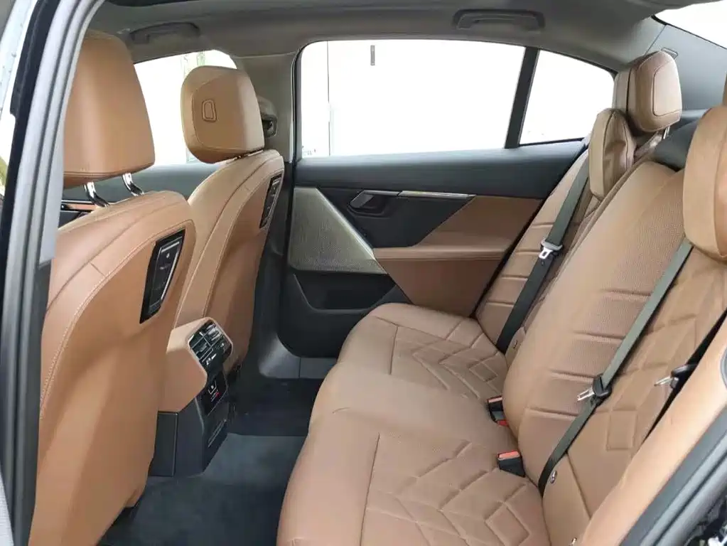 BMW i5 2025 — фото 12
