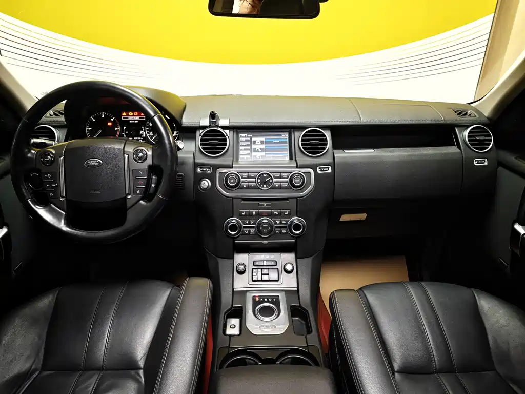 Land Rover Discovery 2015 — фото 8