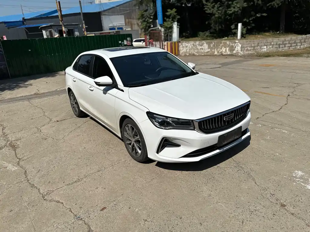 Geely Emgrand 2023