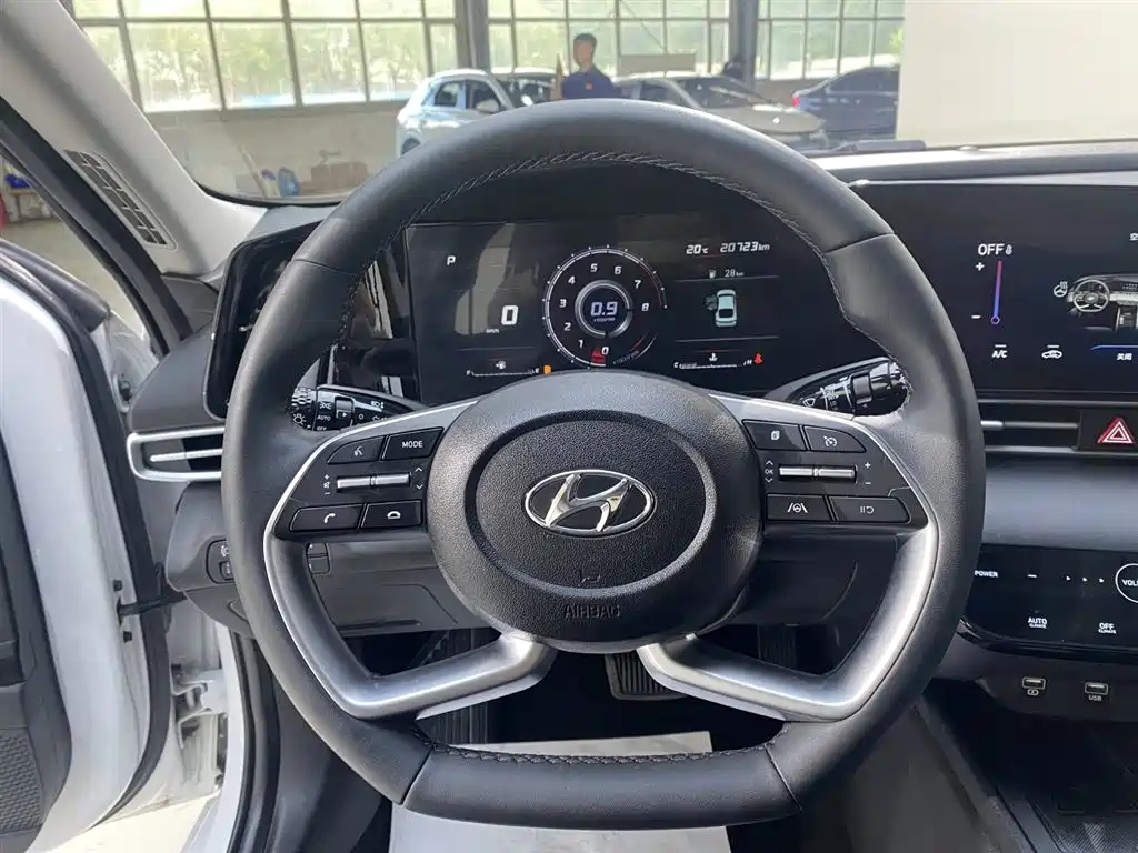 Hyundai Elantra 2022 — фото 18