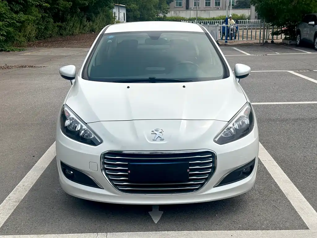 Peugeot 308 2015 — фото 15
