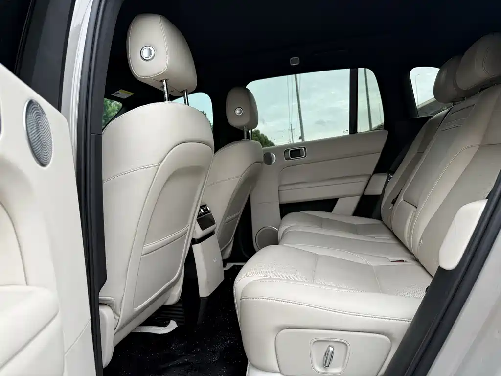 Li Auto Li L6 2025