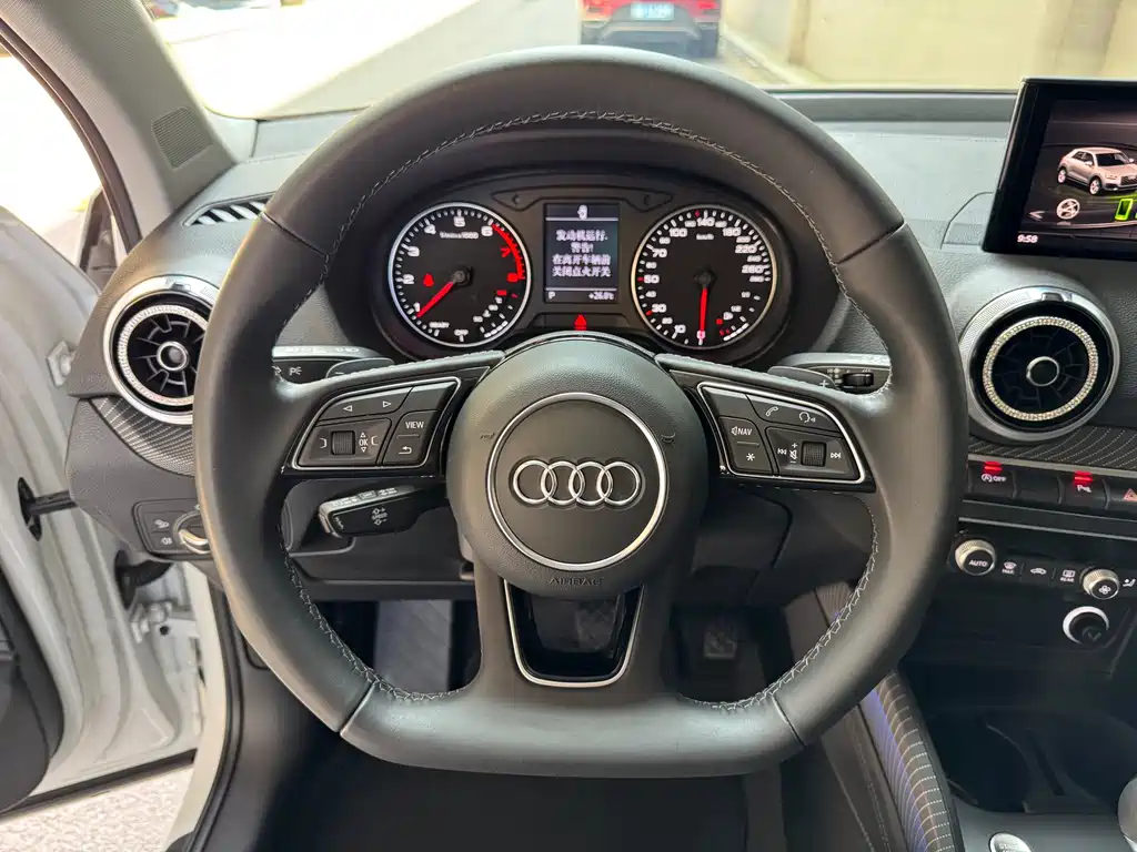 Audi Q2L 2023 — фото 9