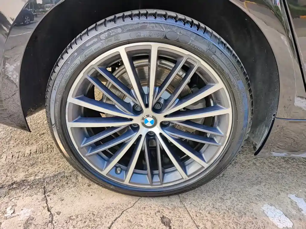 BMW 5 Series 2020 — фото 12