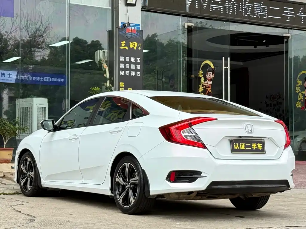 Honda Civic 2017 — фото 16