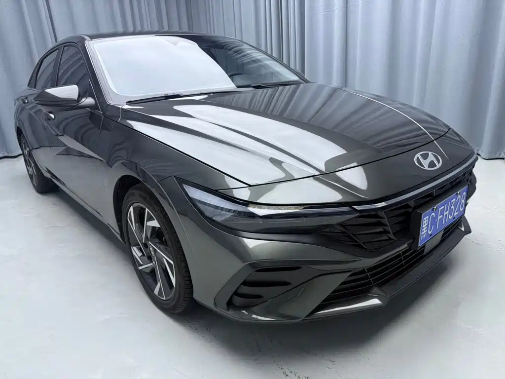 Hyundai Elantra 2023 — фото 3