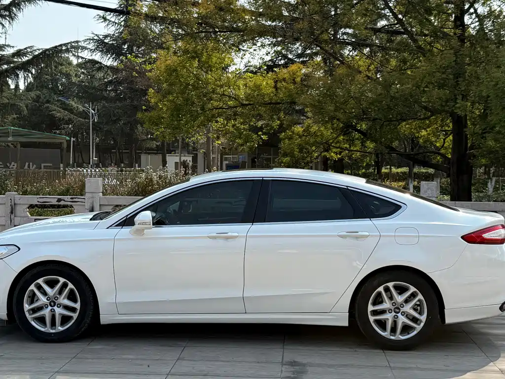 Ford Mondeo 2015 — фото 6