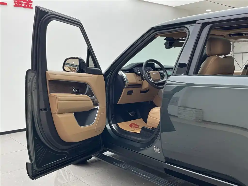 Land Rover Range Rover 2023 — фото 14