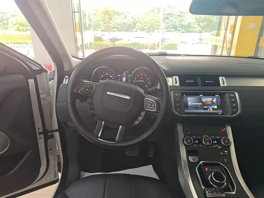 Land Rover Evoque 2017 — фото 11