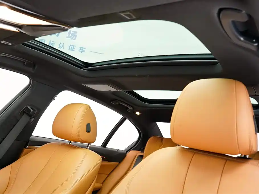 BMW 5 Series 2019 — фото 11