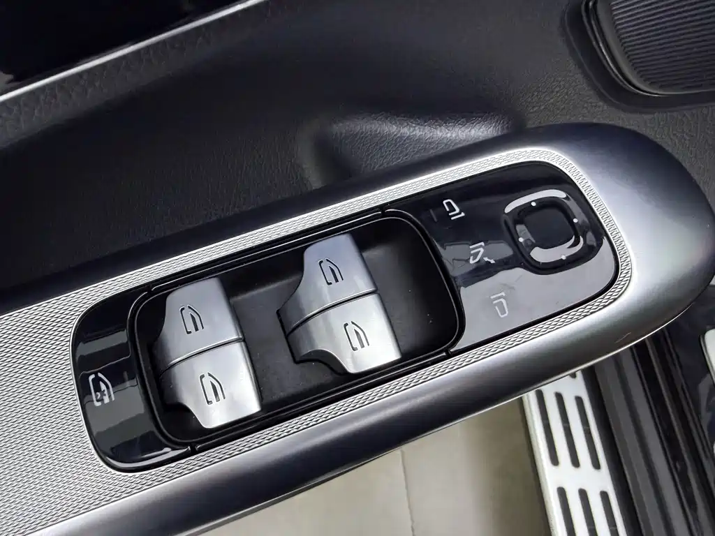 Mercedes-Benz EQE SUV 2025 — фото 15