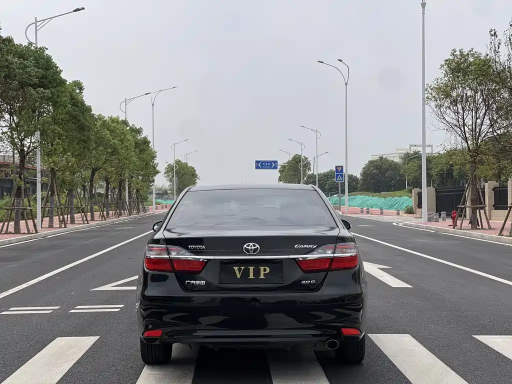 Toyota Camry 2017 — фото 8