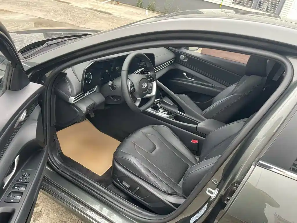 Hyundai Elantra 2025 — фото 10