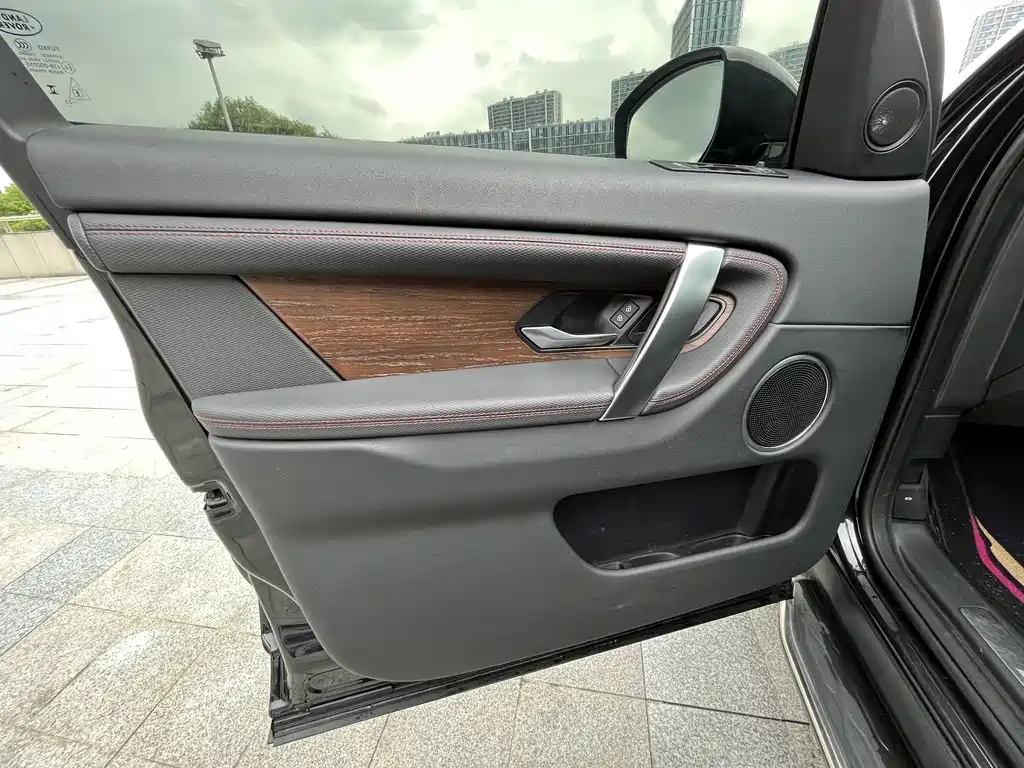 Land Rover Discovery Sport 2023 — фото 11