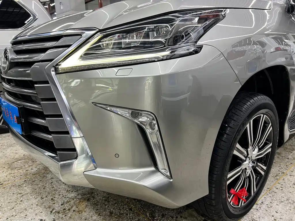 Lexus LX 2019 — фото 11